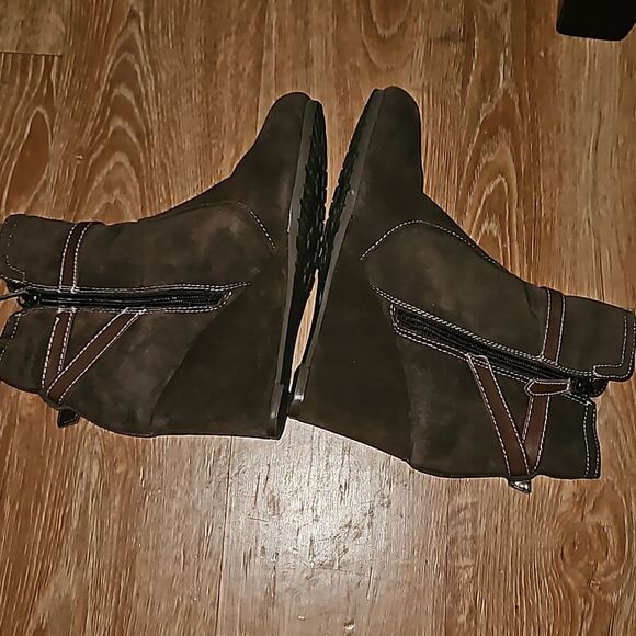 Tommy Hilfiger Bethany Suede Dark Brown Ankle Boots Size 8.5 - Picture 4 of 8